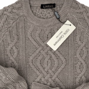 Aran Cashmere Pullover für Damen – Linére Detailansicht Taupe