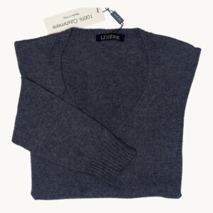 V-Neck Ultralight Grigio M – echtes Produktfoto, gefaltet mit Linére-Etikett und 100% Cashmere Anhänger