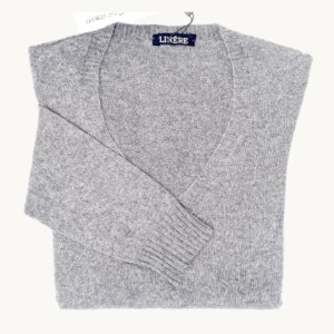 V-Neck Ultralight Grigio Perla – echtes Produktfoto, hellgrau meliert, gefaltet mit Linére-Etikett